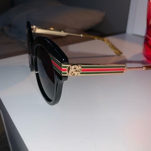 Gucci sunglasses only worn once!! Papers come with
